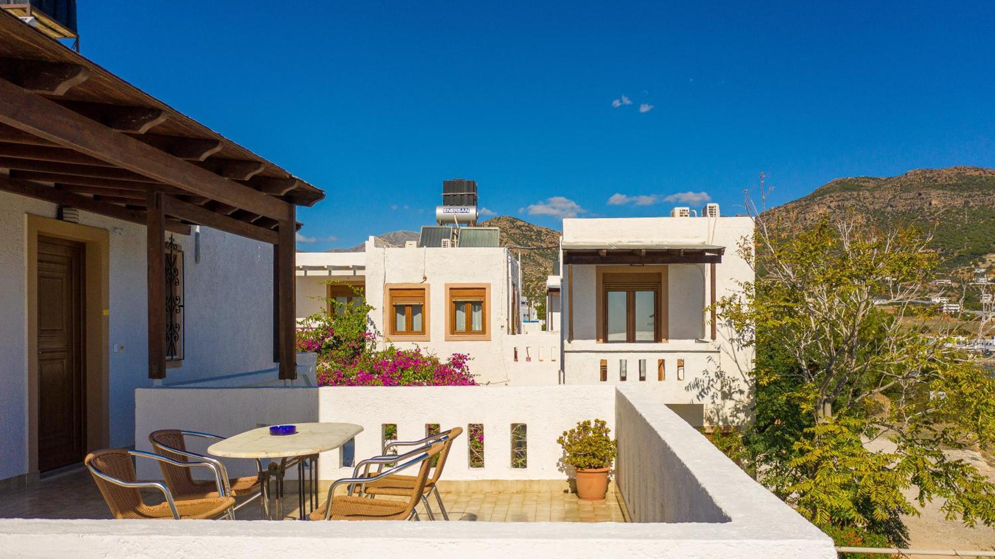 Akrotiri Apartments Makrýgialos Eksteriør billede