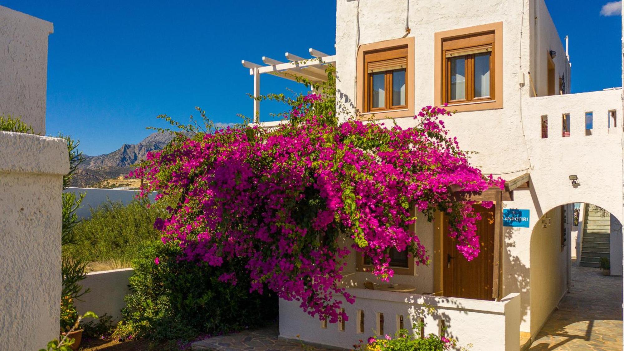 Akrotiri Apartments Makrýgialos Eksteriør billede