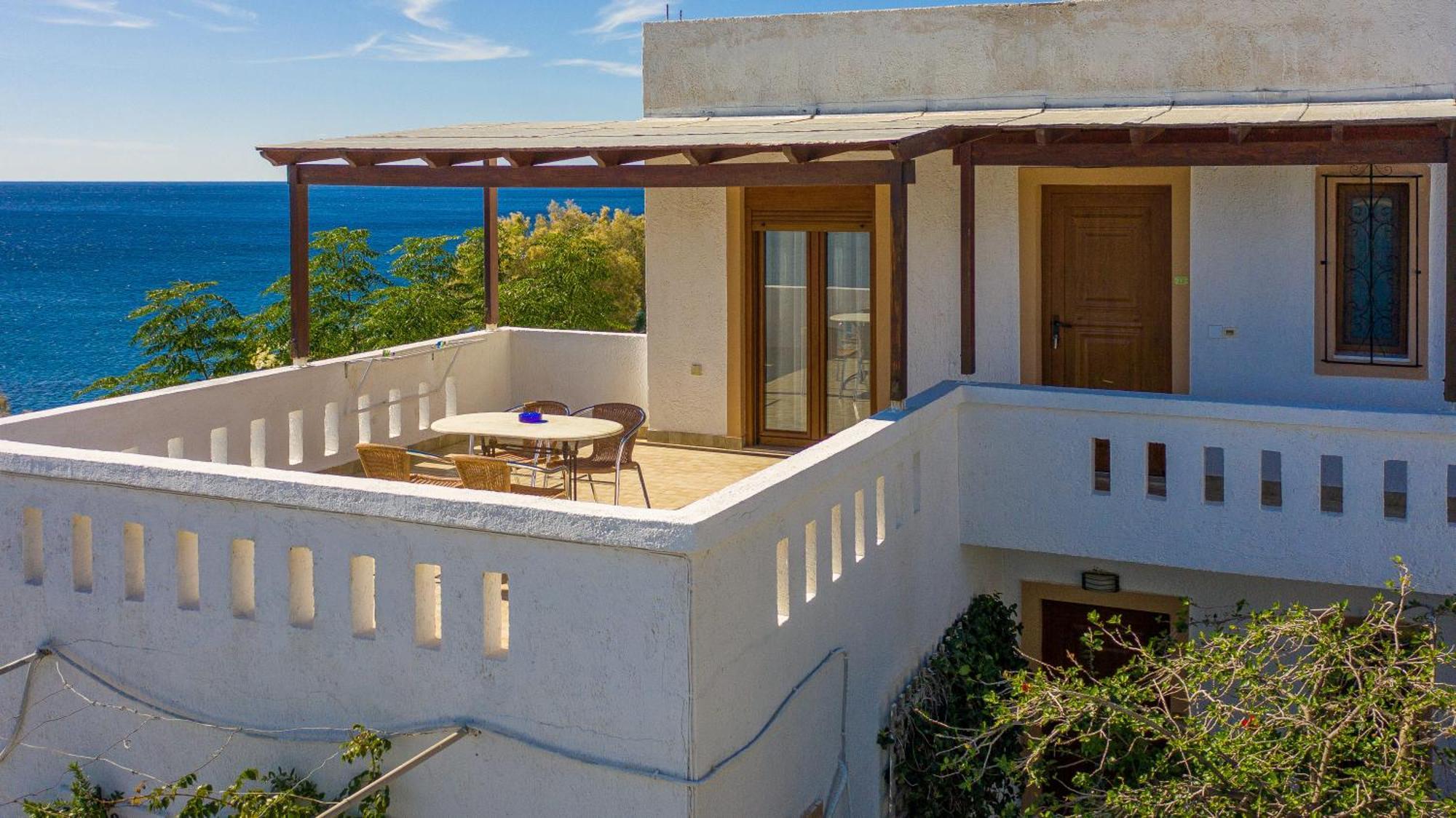 Akrotiri Apartments Makrýgialos Eksteriør billede