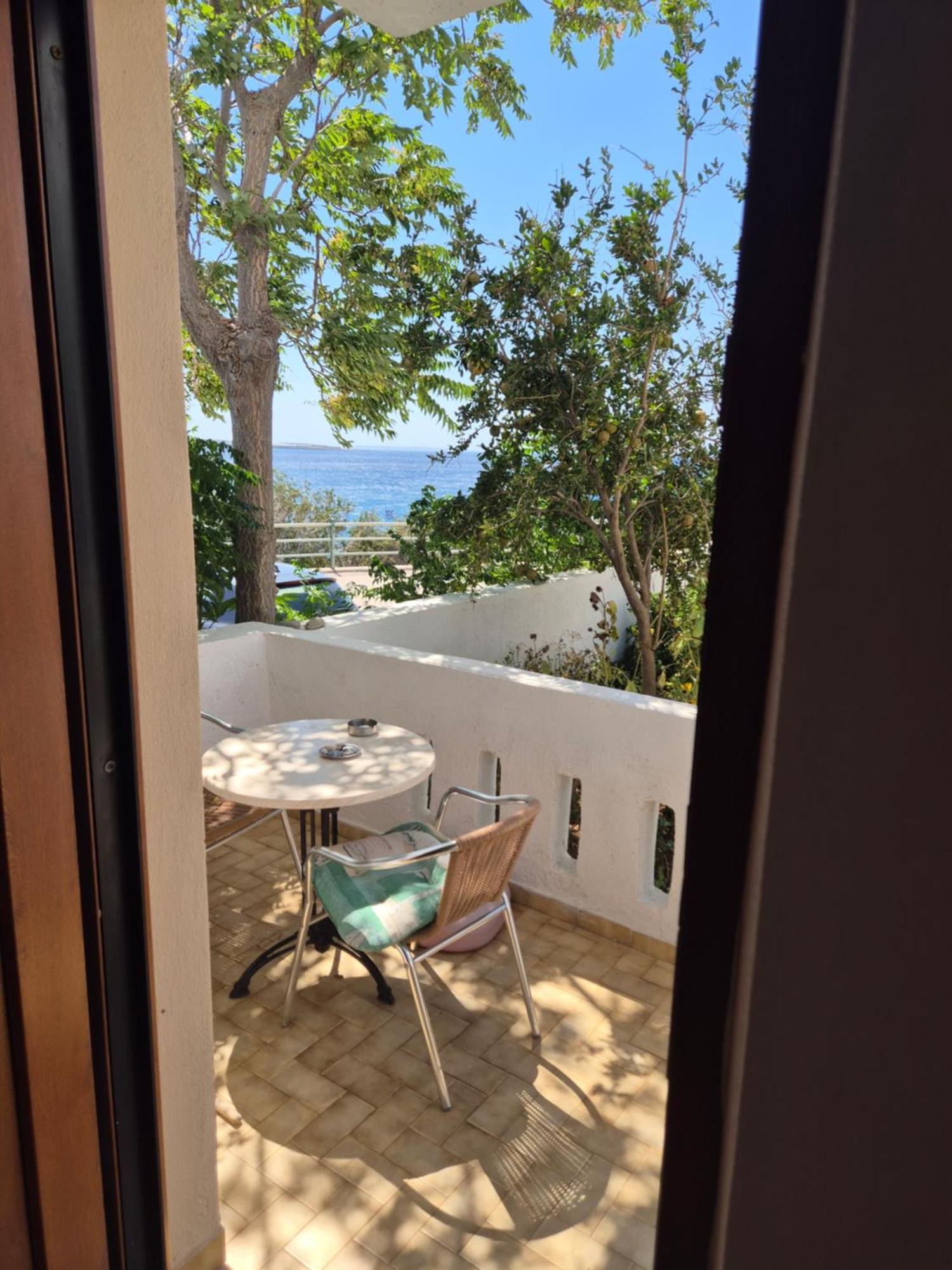 Akrotiri Apartments Makrýgialos Eksteriør billede