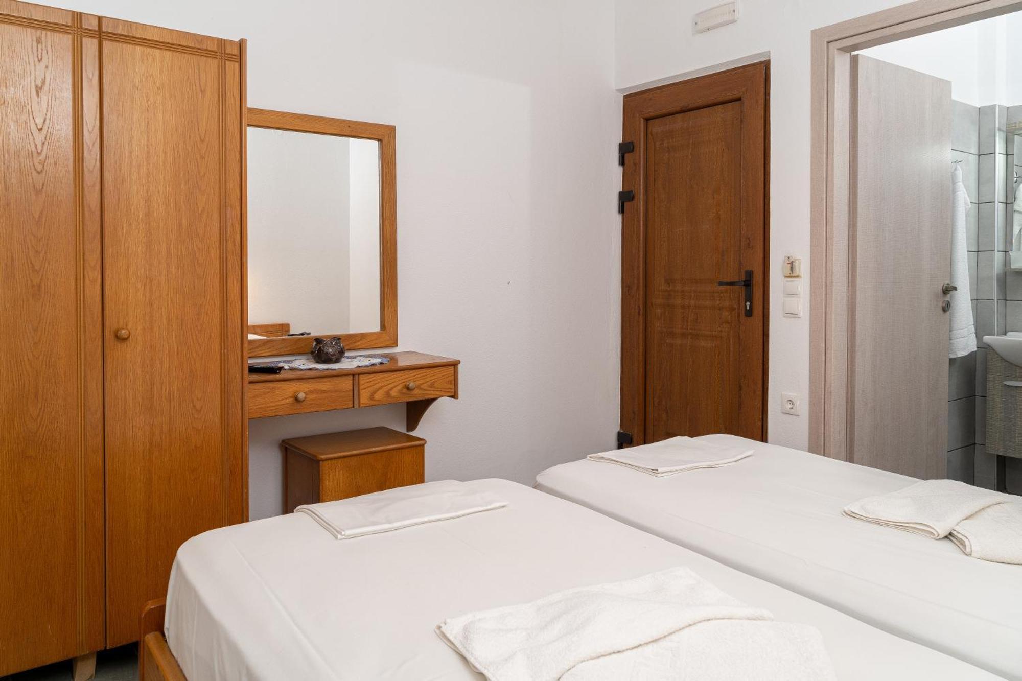 Akrotiri Apartments Makrýgialos Eksteriør billede