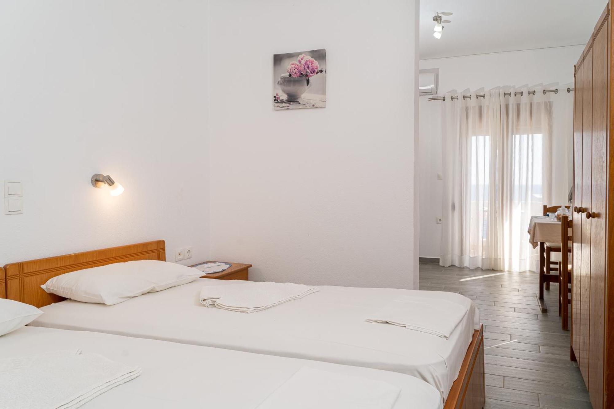 Akrotiri Apartments Makrýgialos Eksteriør billede