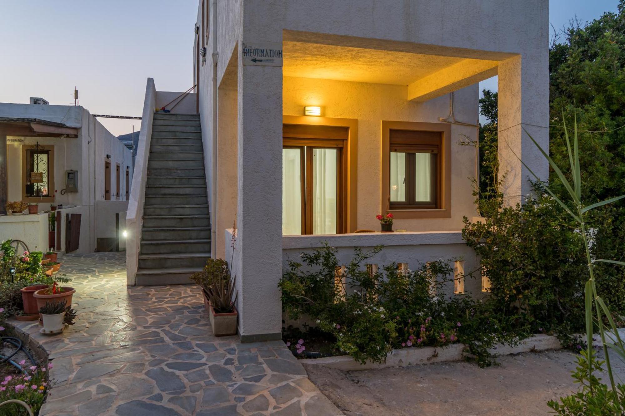 Akrotiri Apartments Makrýgialos Eksteriør billede