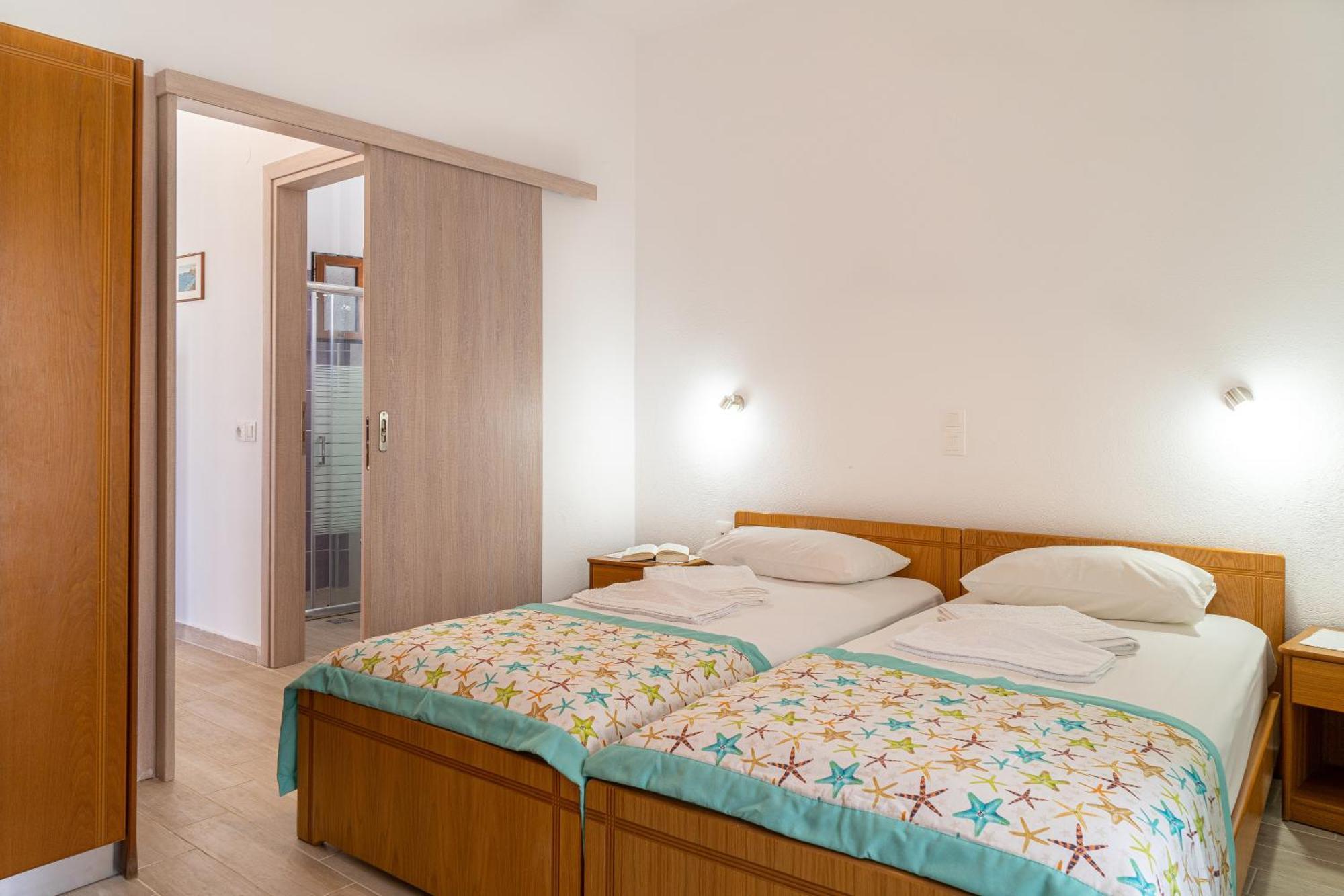 Akrotiri Apartments Makrýgialos Eksteriør billede