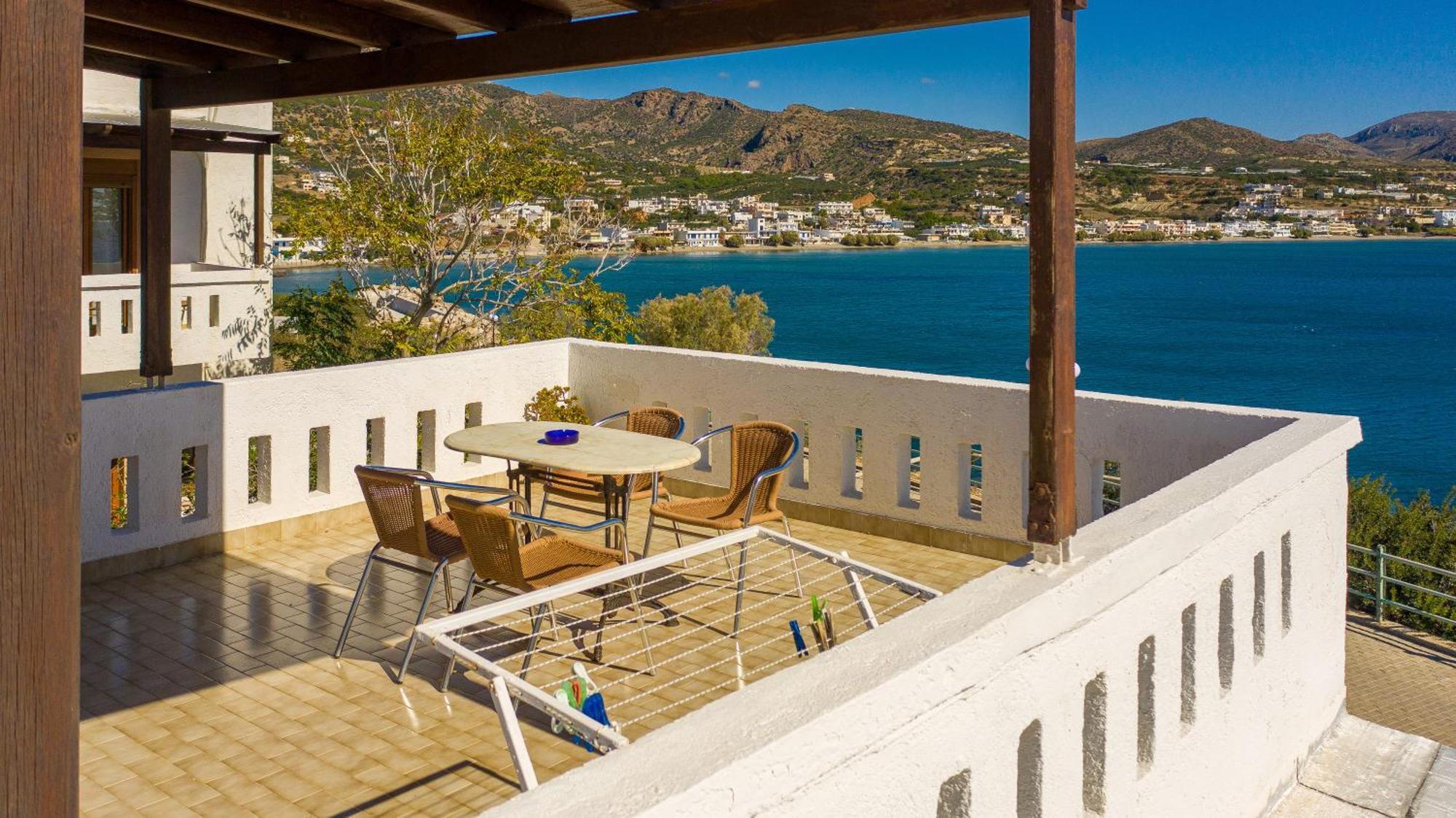 Akrotiri Apartments Makrýgialos Eksteriør billede