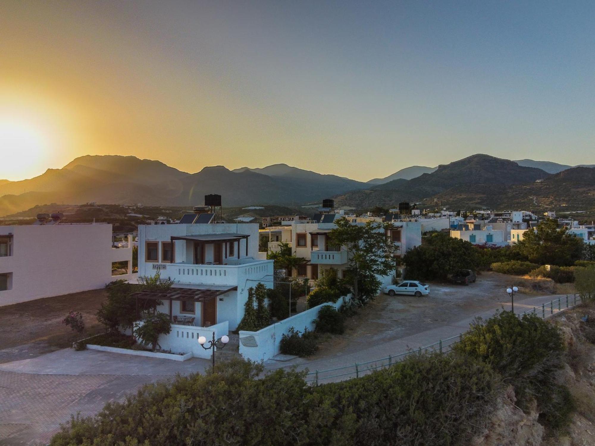 Akrotiri Apartments Makrýgialos Eksteriør billede