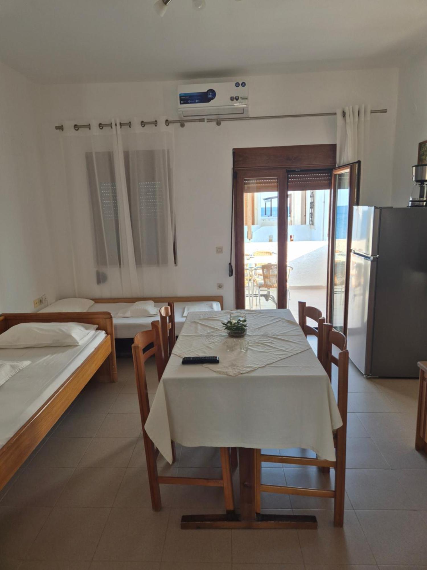 Akrotiri Apartments Makrýgialos Eksteriør billede