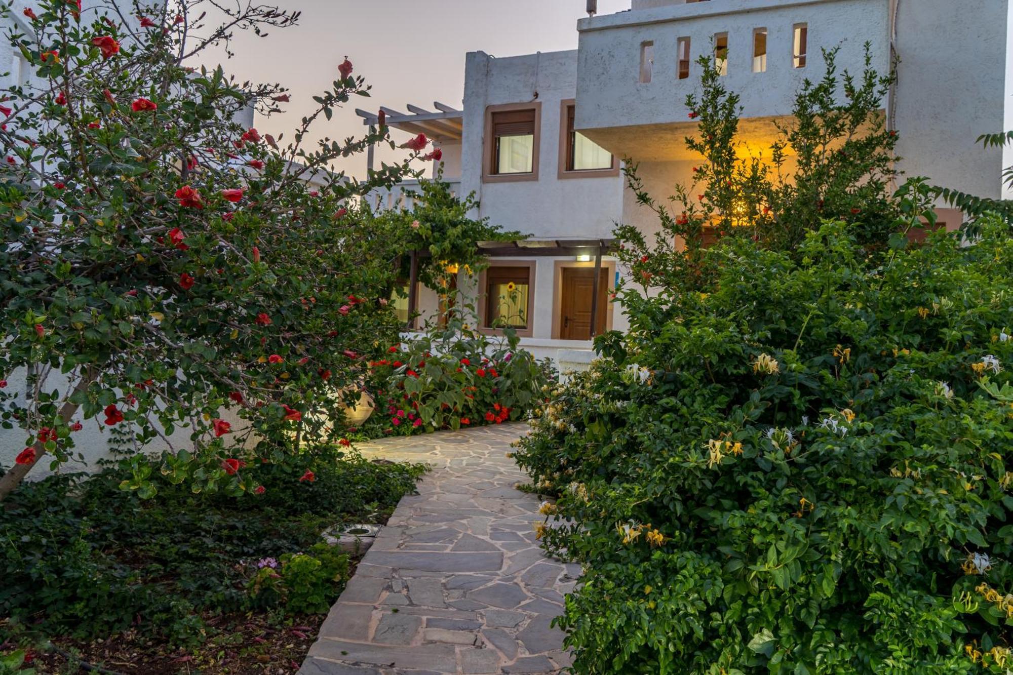 Akrotiri Apartments Makrýgialos Eksteriør billede